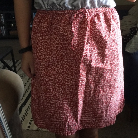 Vintage style lightweight red patterned skirt - Picture 2 of 5